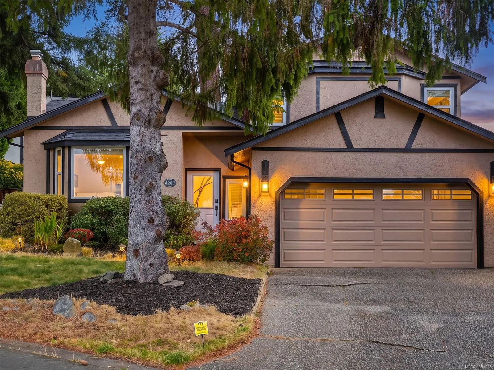 4207 Leaf Hill Green