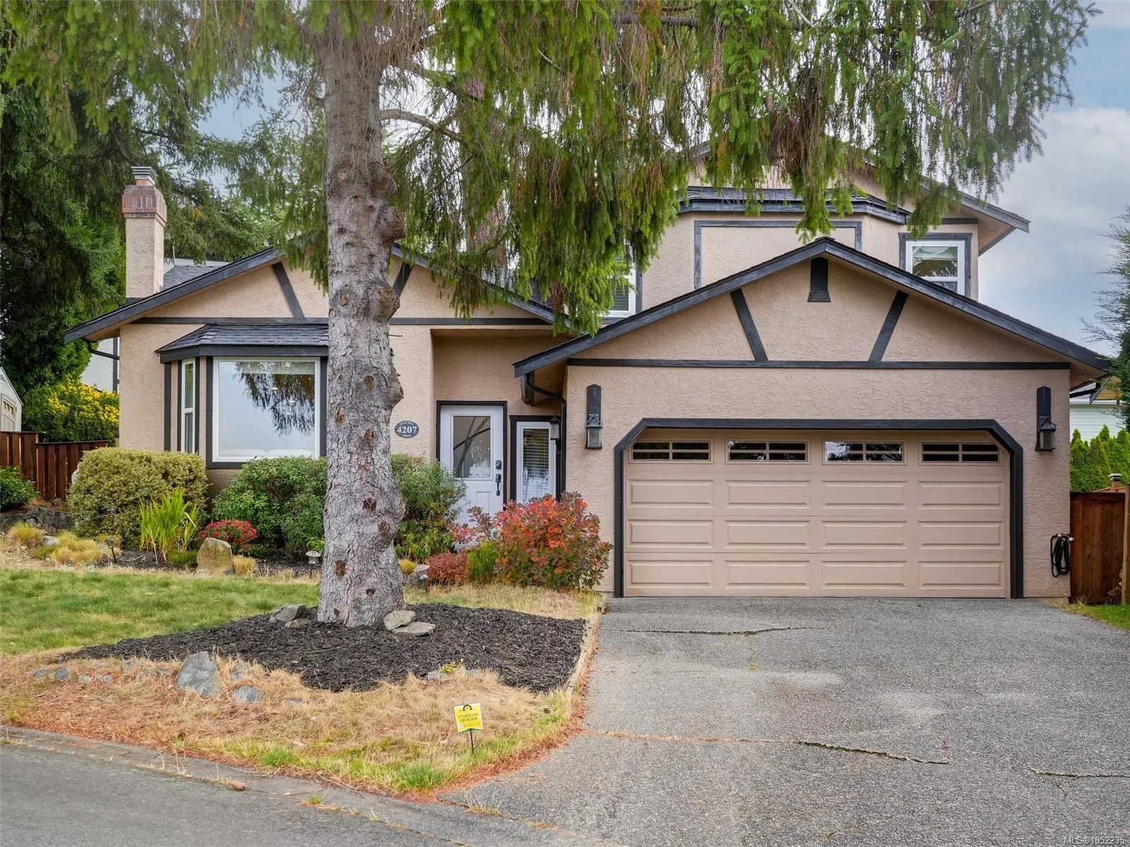 4207 Leaf Hill Green