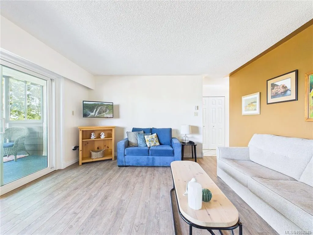 1665 Oak Bay Ave