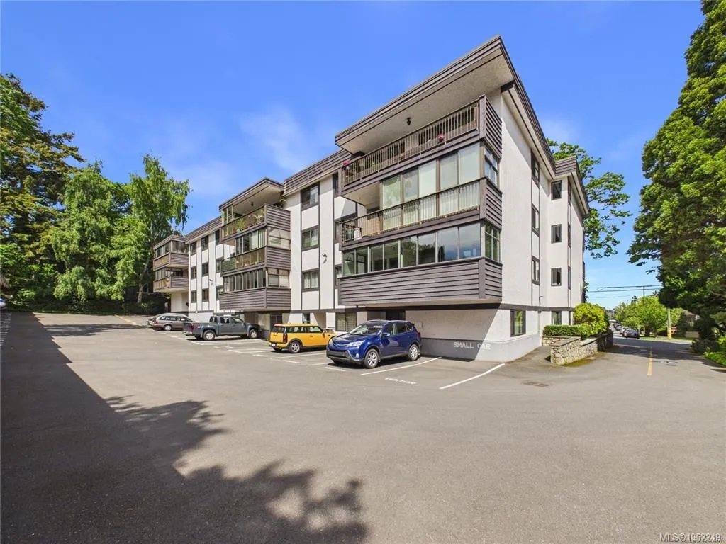 1665 Oak Bay Ave