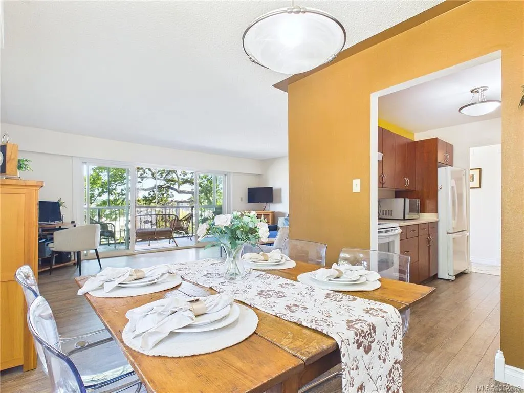 1665 Oak Bay Ave