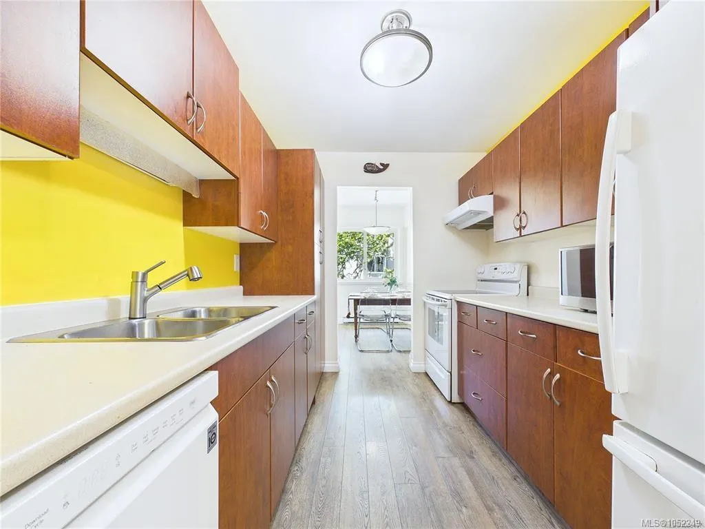1665 Oak Bay Ave