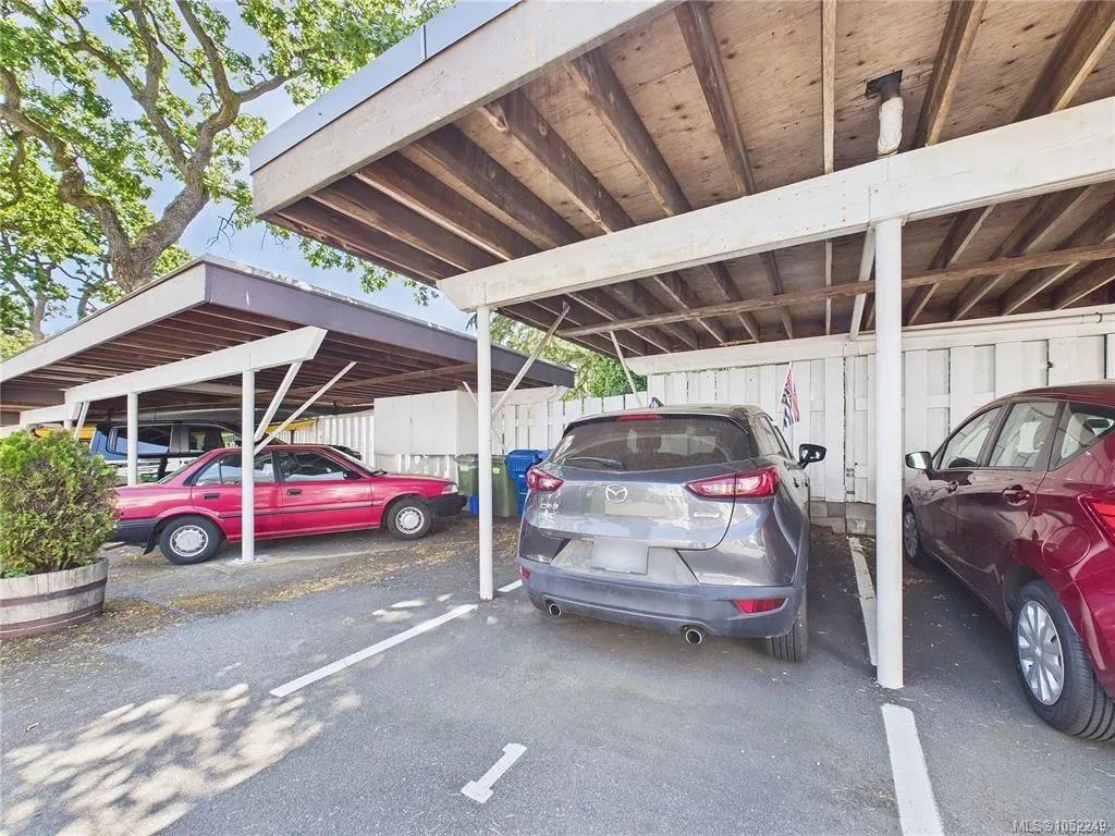 1665 Oak Bay Ave