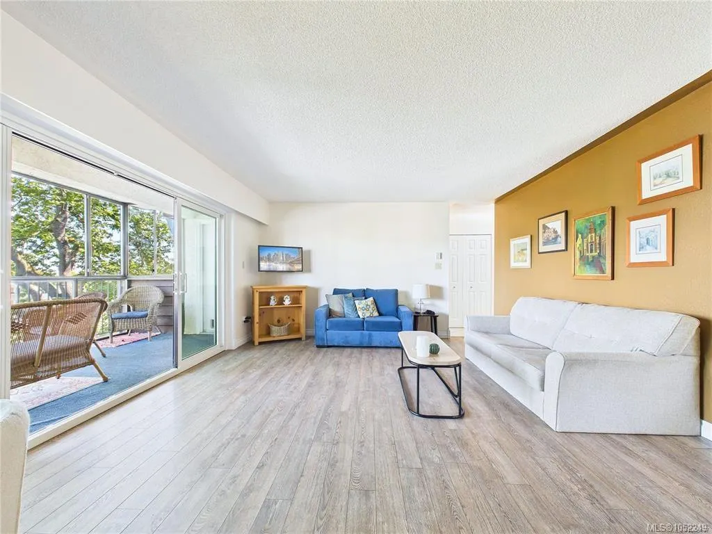 1665 Oak Bay Ave
