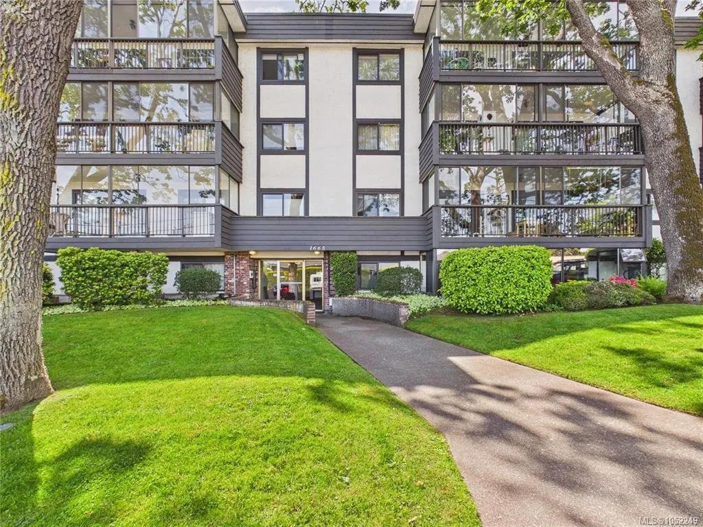 1665 Oak Bay Ave