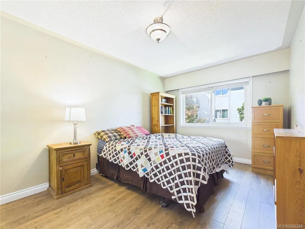 1665 Oak Bay Ave