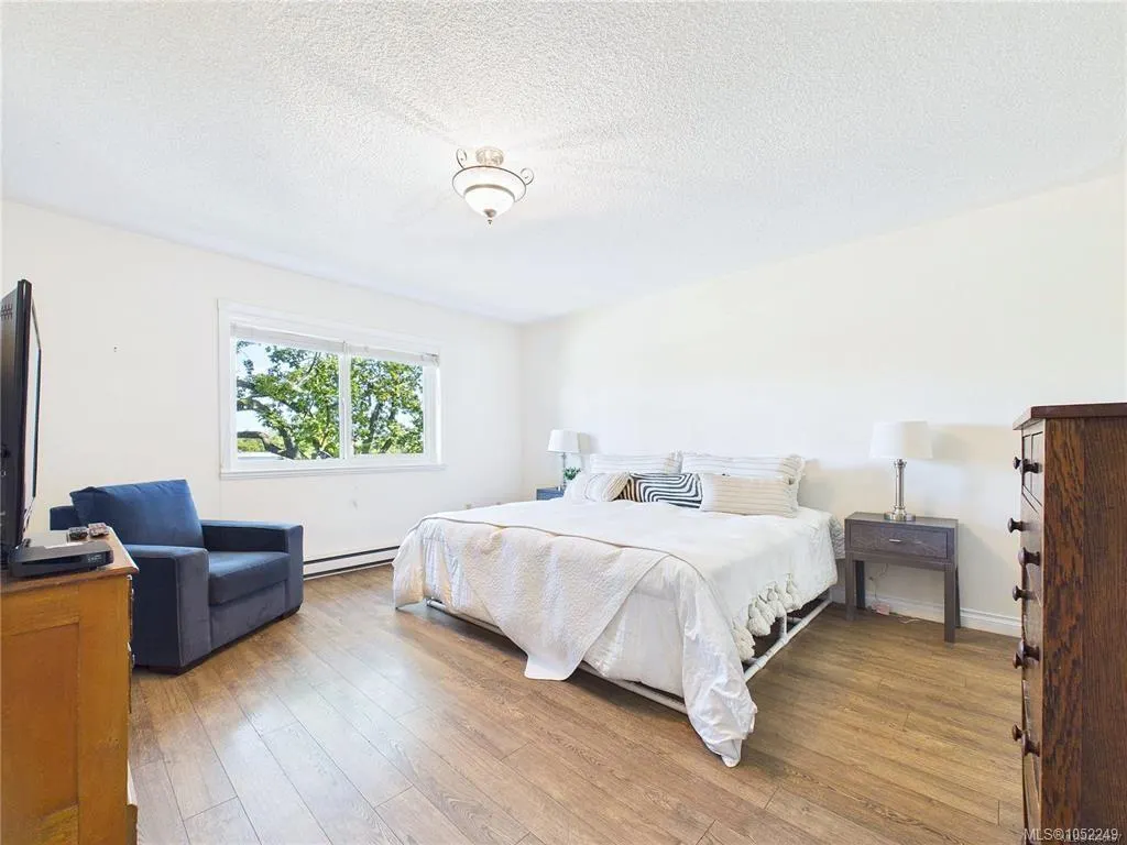 1665 Oak Bay Ave