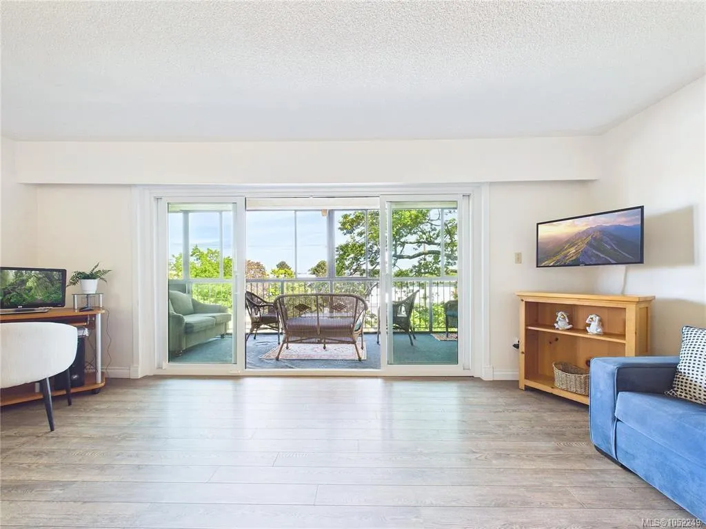 1665 Oak Bay Ave
