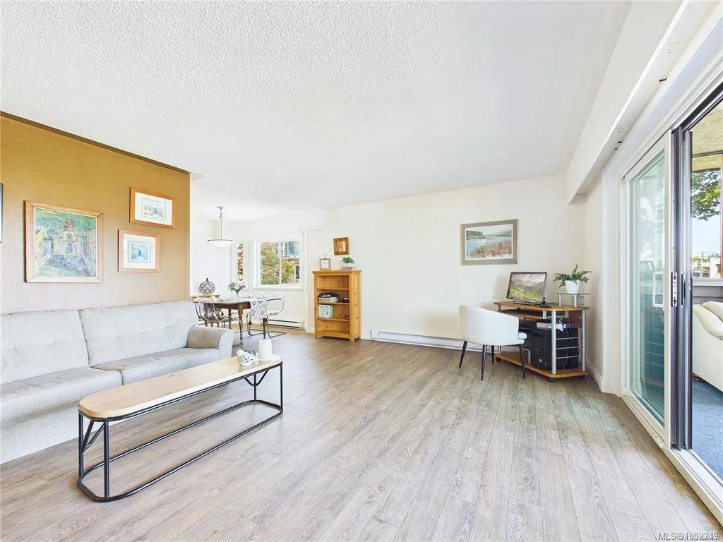 1665 Oak Bay Ave