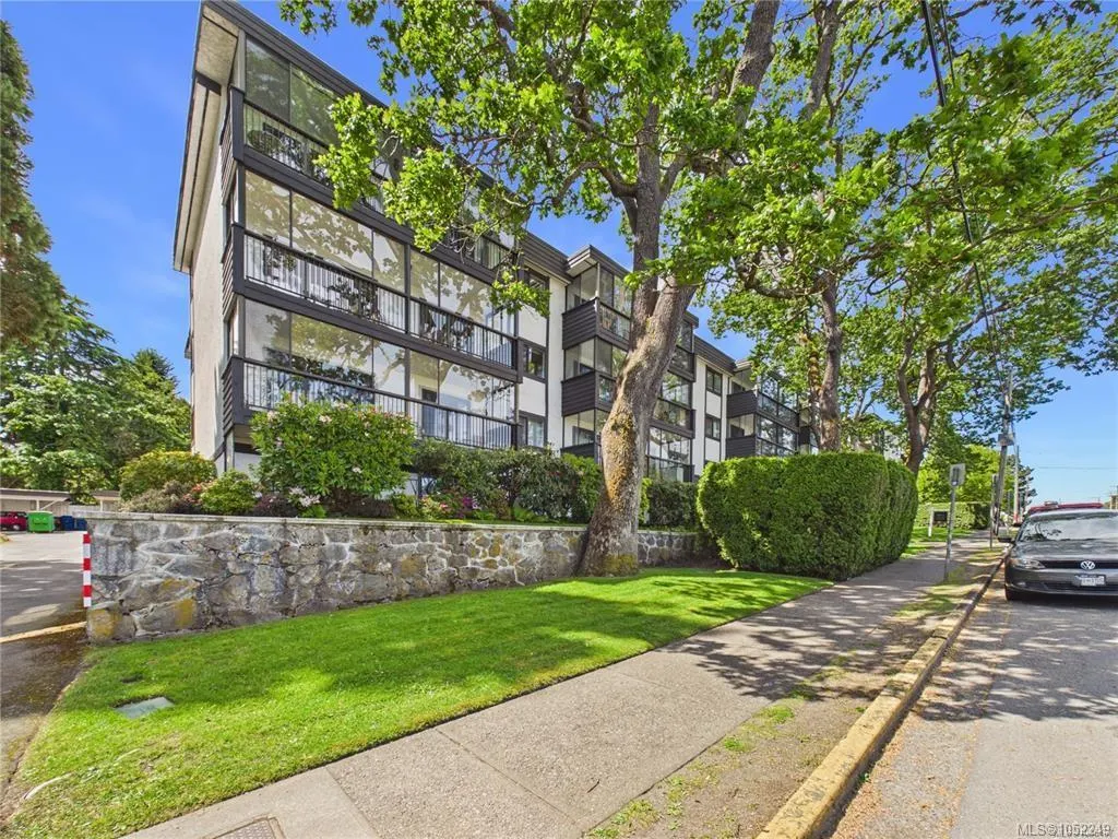 1665 Oak Bay Ave