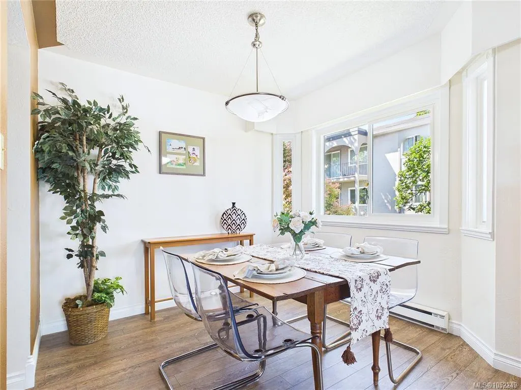 1665 Oak Bay Ave