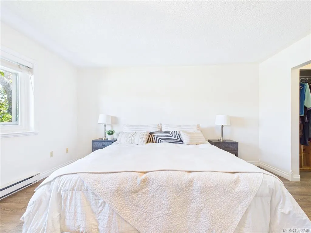 1665 Oak Bay Ave