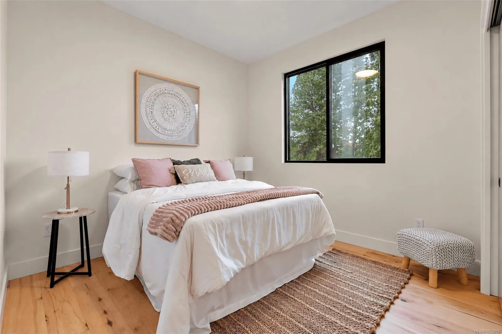 2215 Greenlands Rd