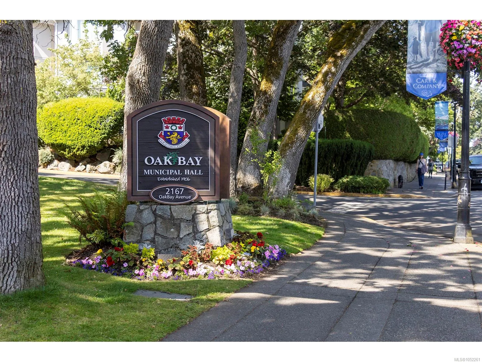 2095 Oak Bay Ave