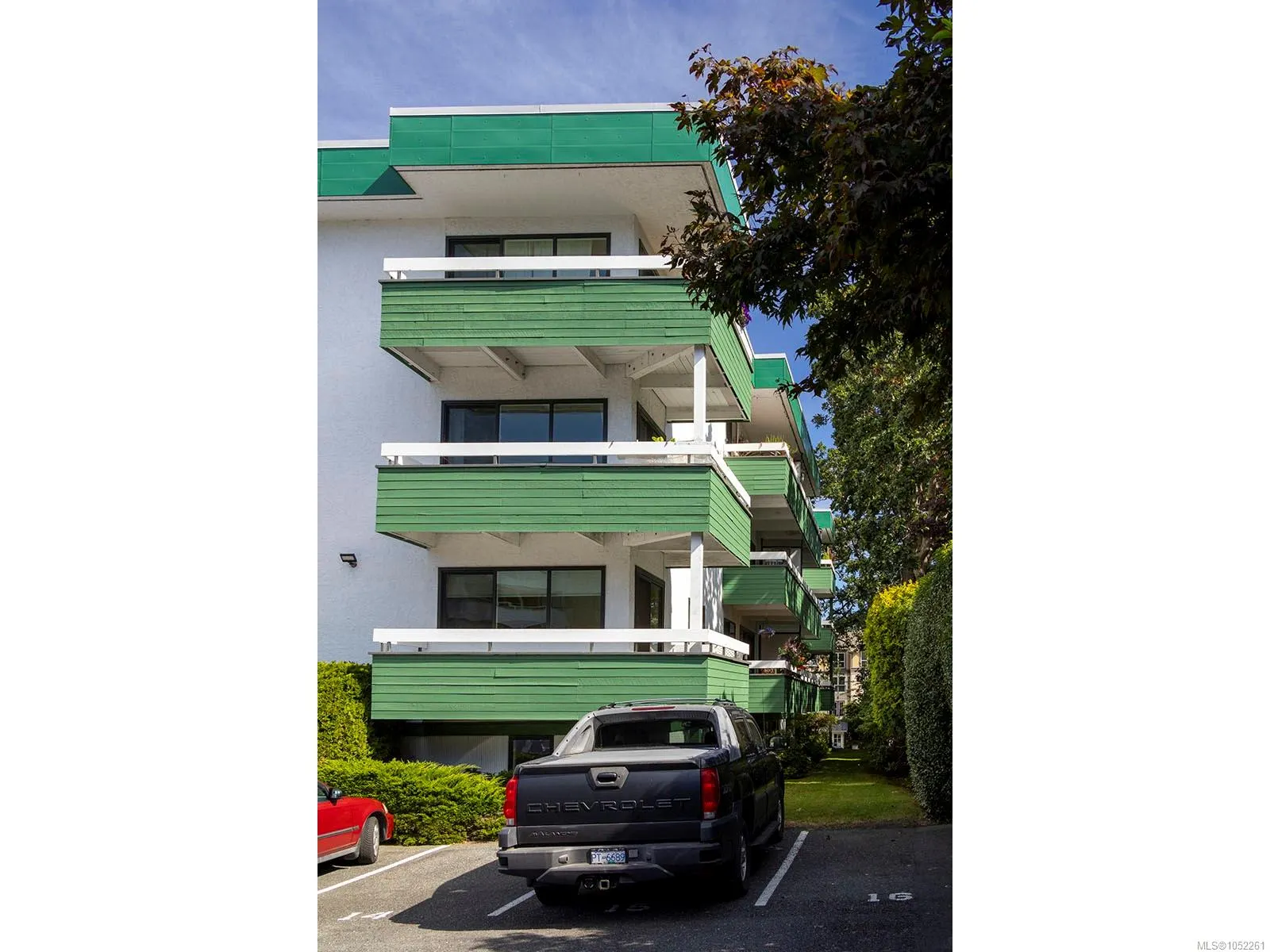2095 Oak Bay Ave