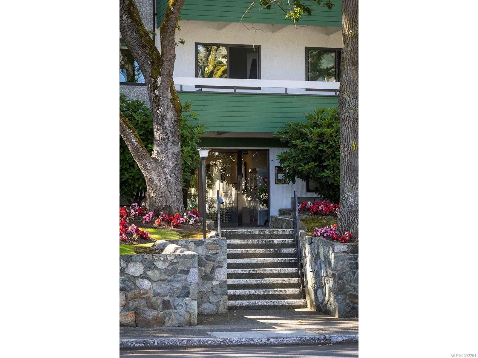 2095 Oak Bay Ave