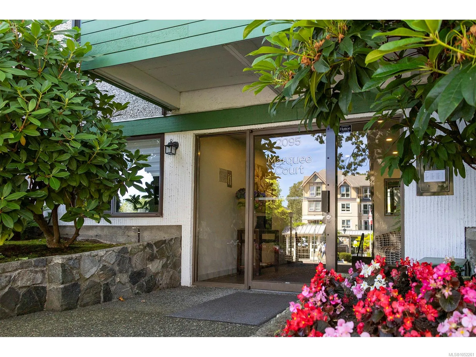 2095 Oak Bay Ave