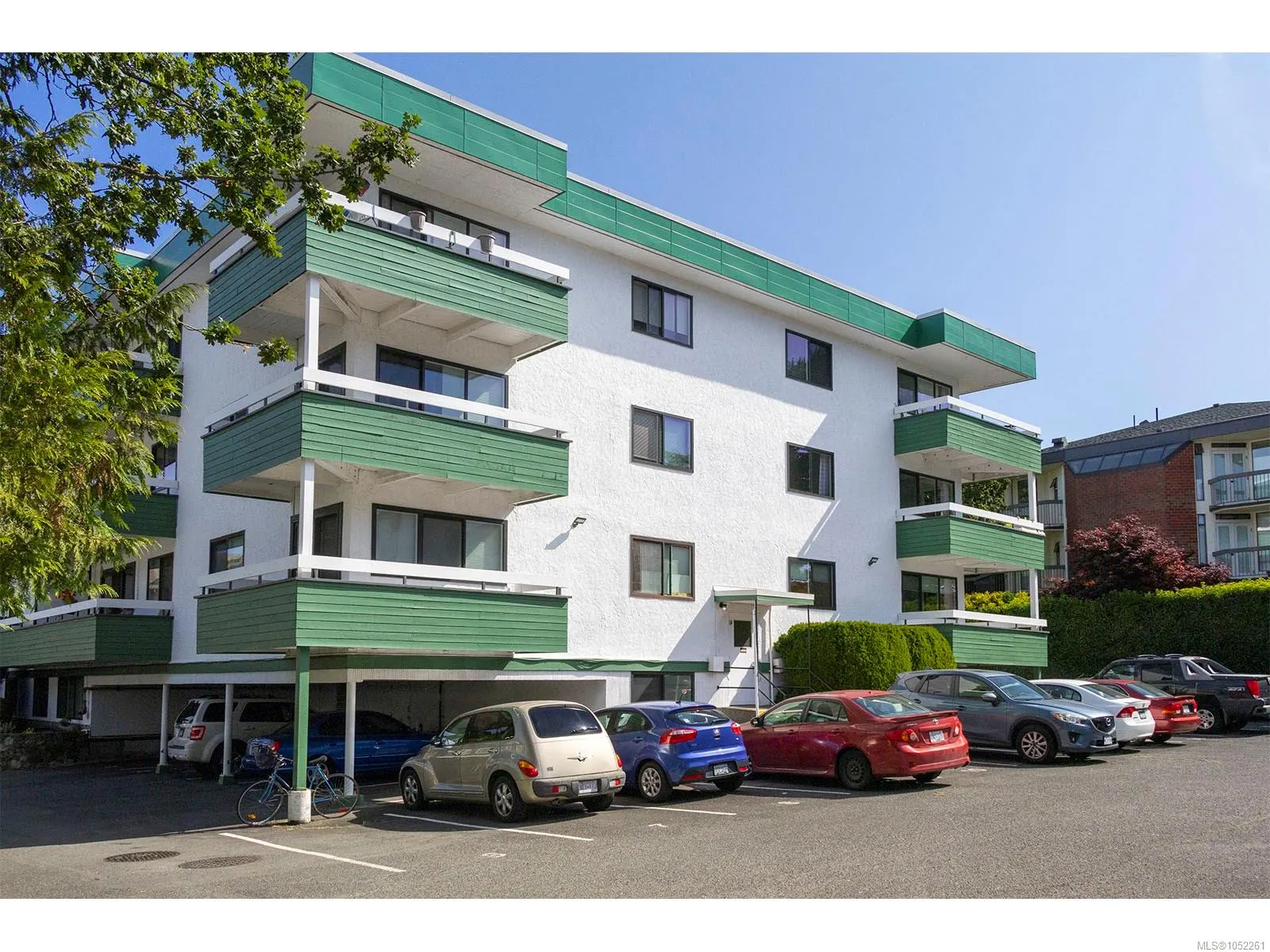 2095 Oak Bay Ave