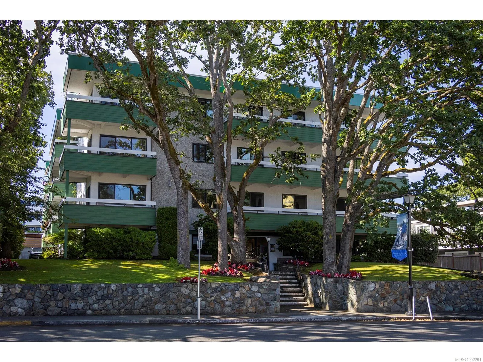 2095 Oak Bay Ave