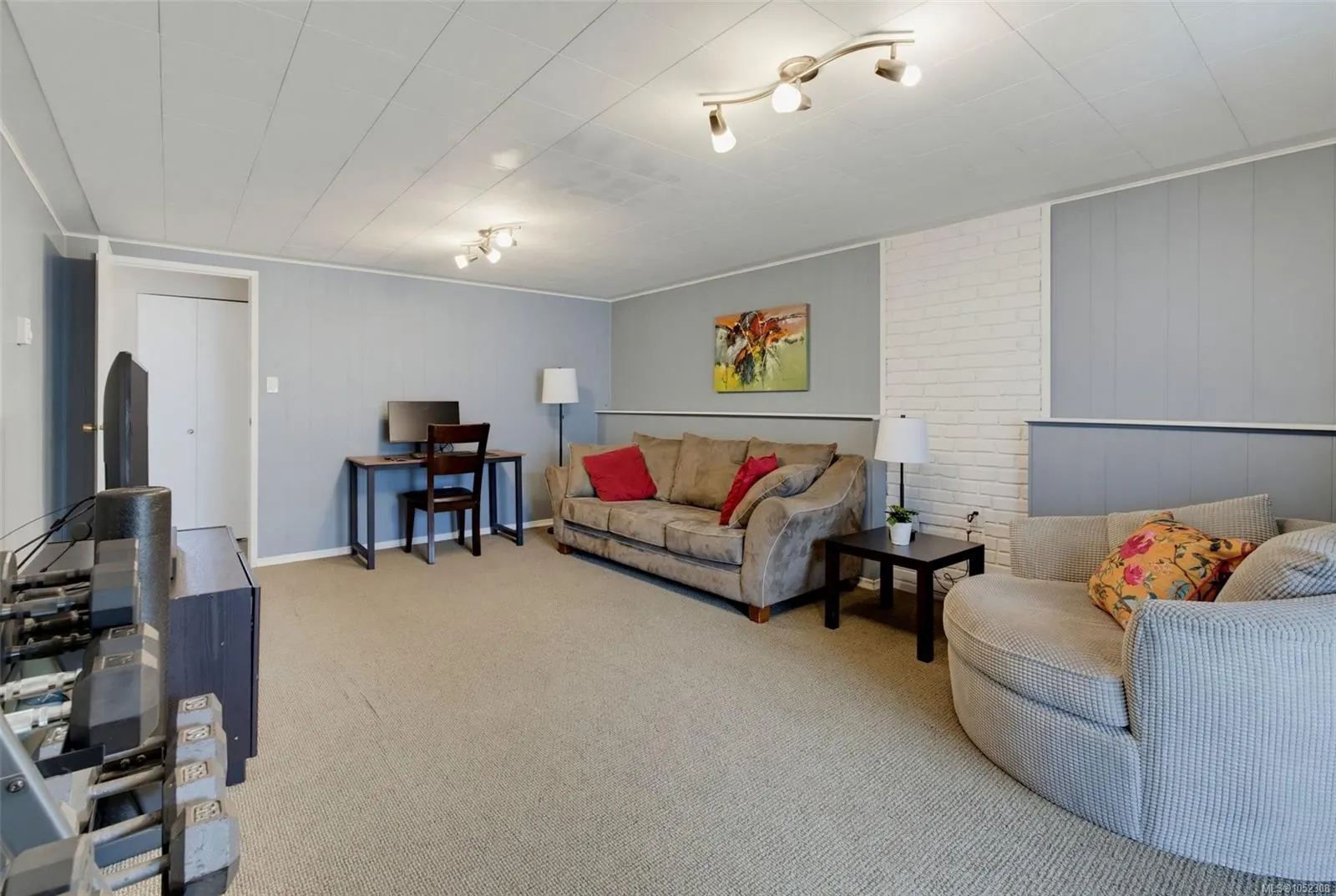 4391 Torquay Dr