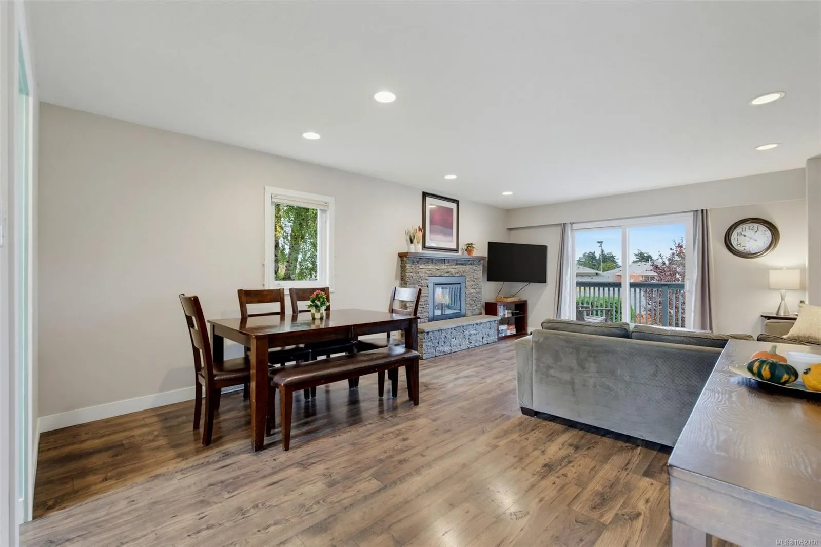 4391 Torquay Dr