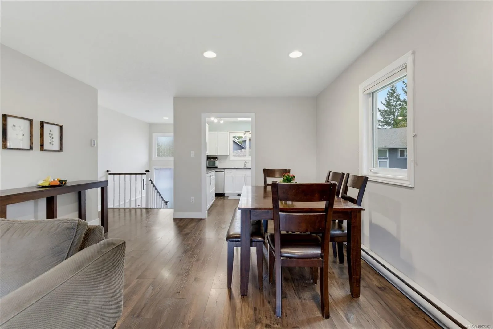 4391 Torquay Dr
