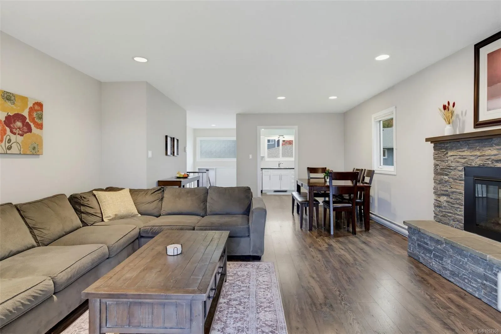 4391 Torquay Dr