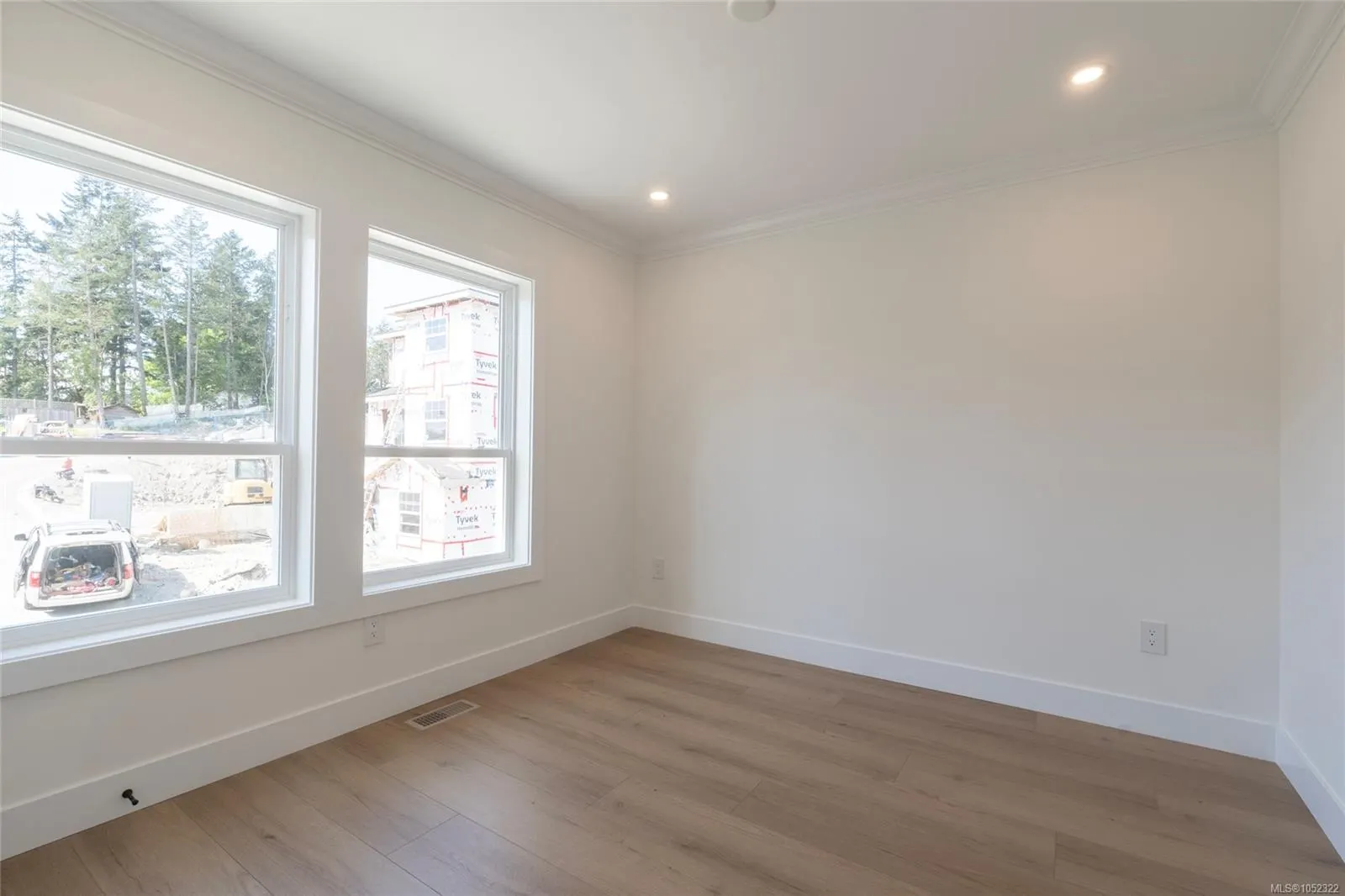 565 Belford Pl