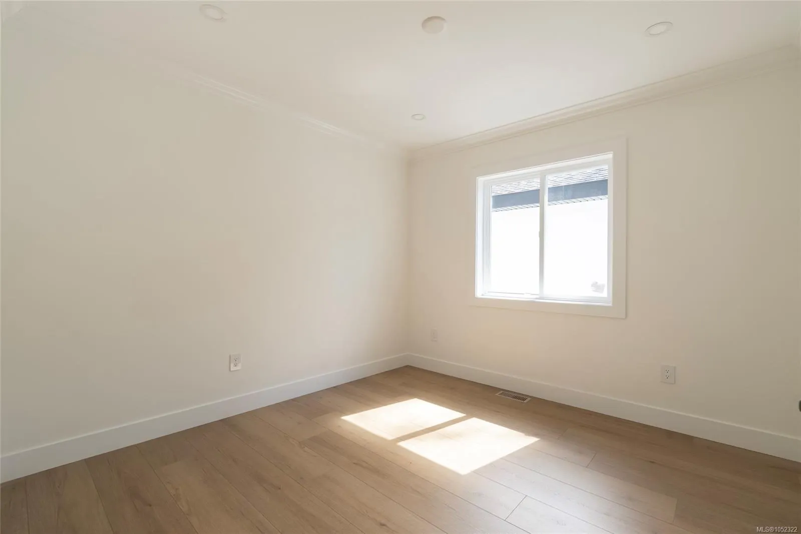 565 Belford Pl