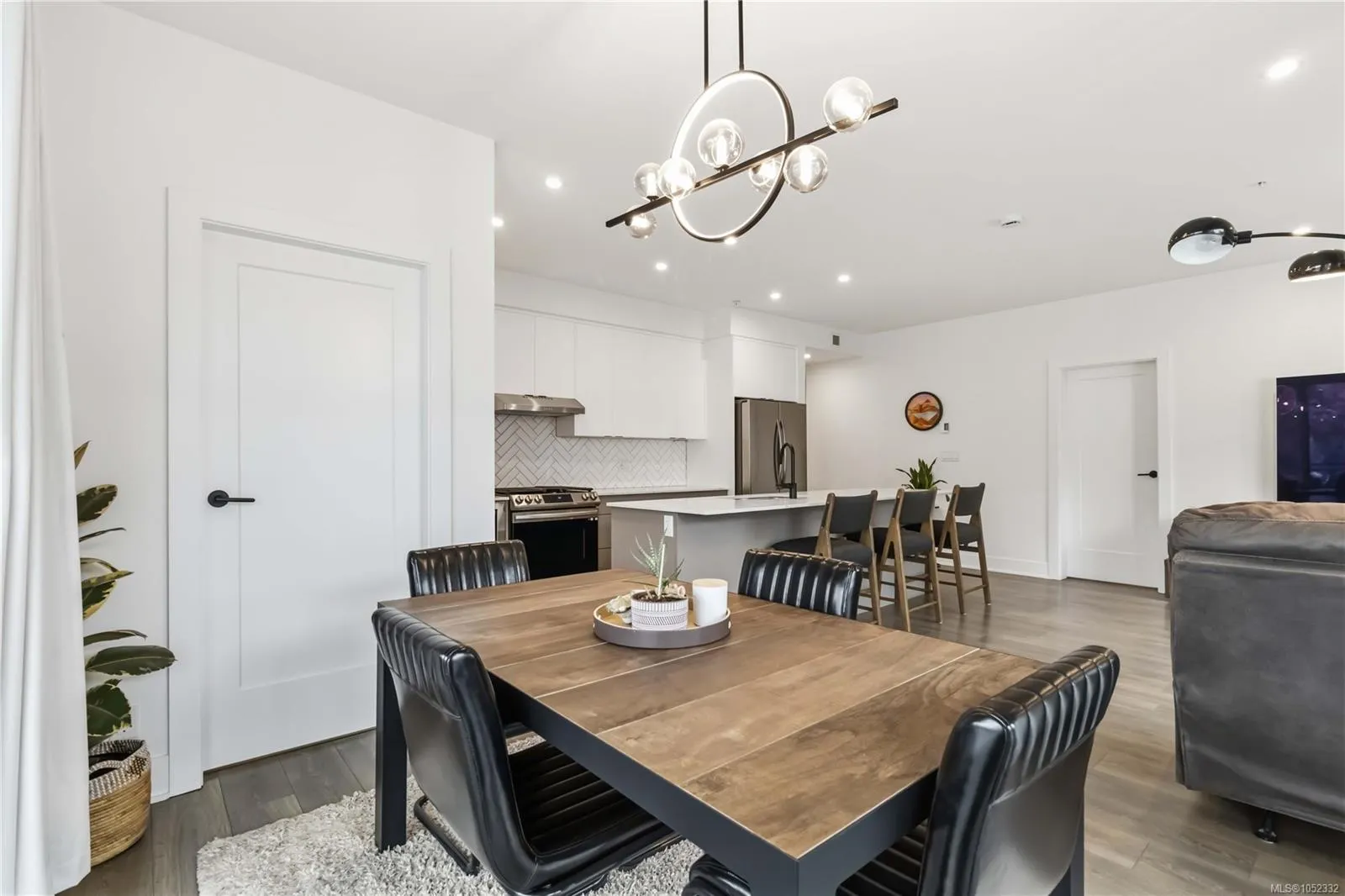 1114 Samar Cres