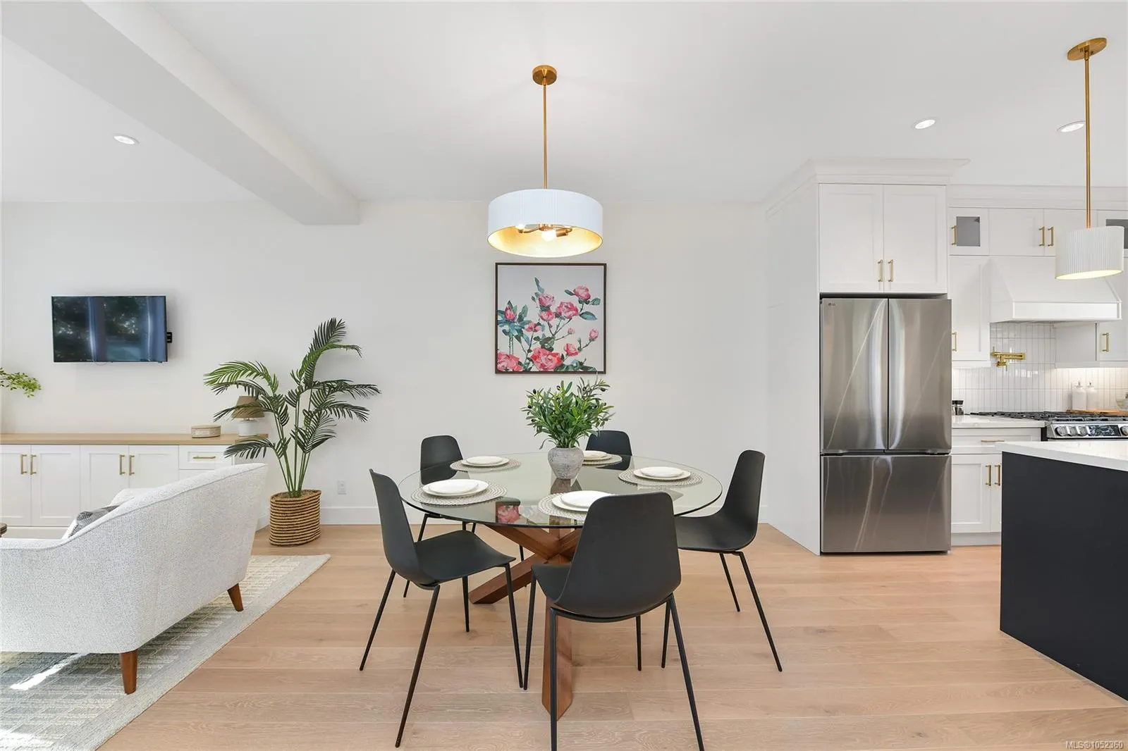 930 Falaise Cres