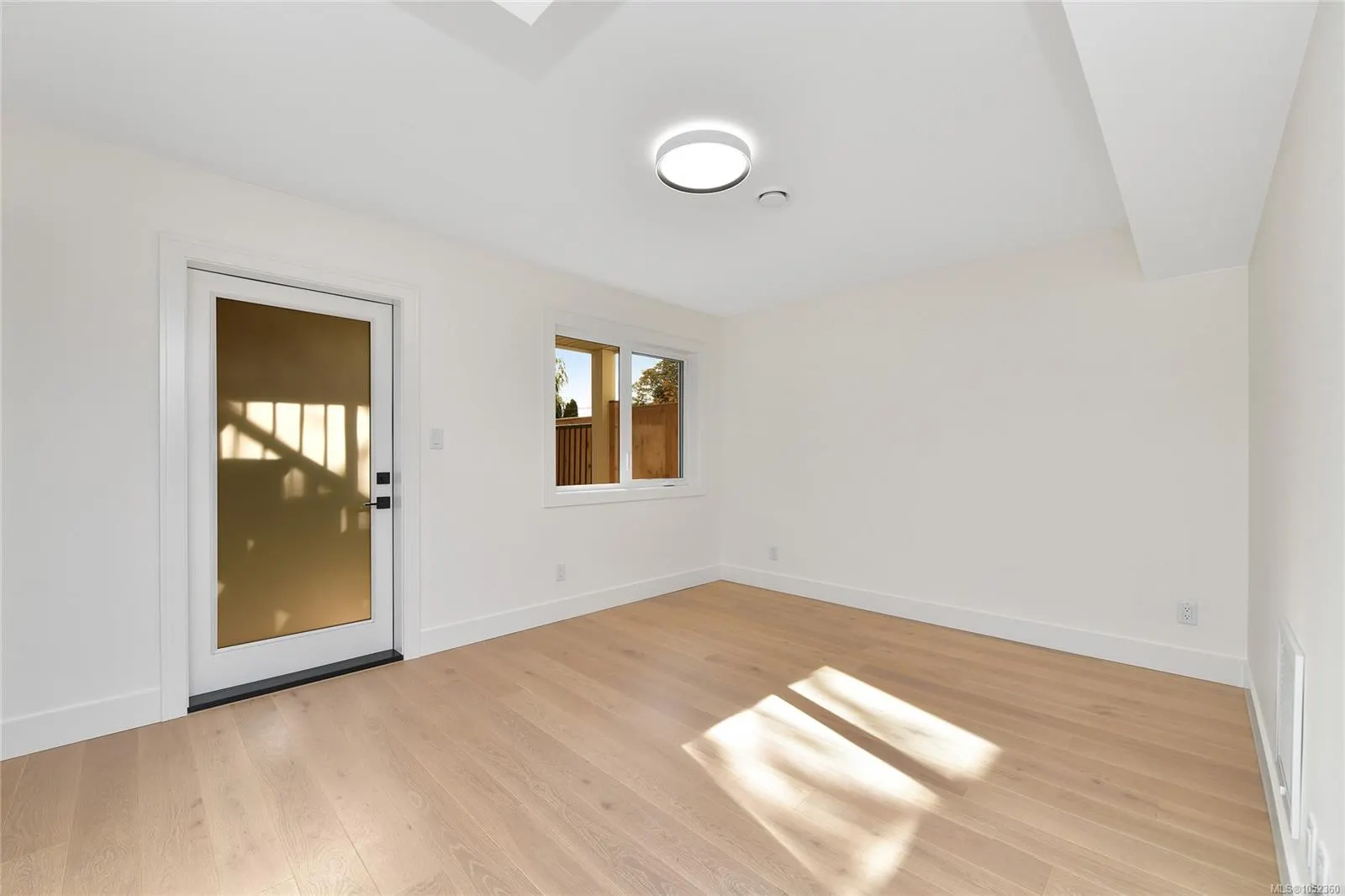 930 Falaise Cres