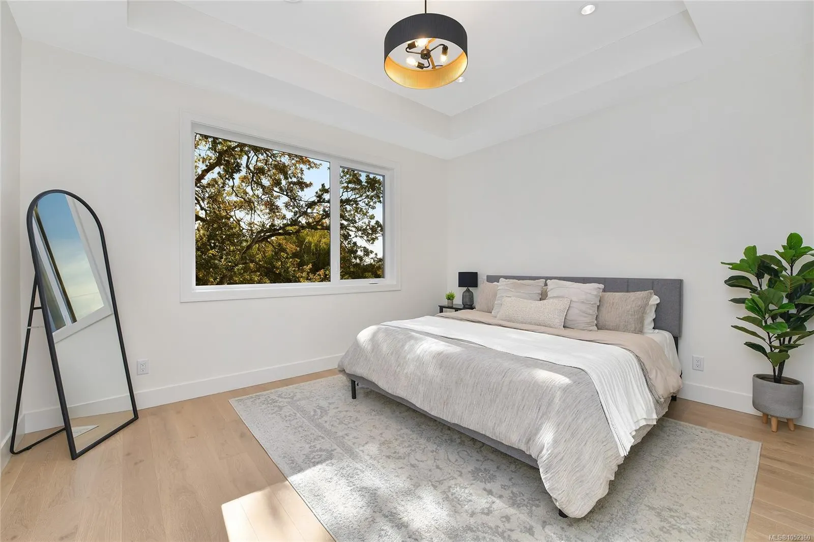 930 Falaise Cres