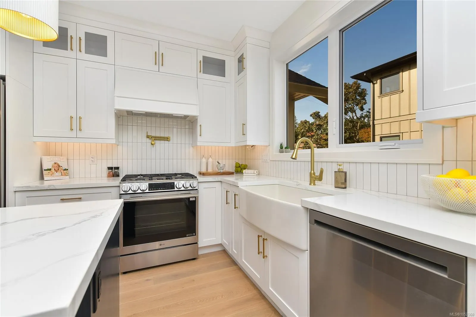 930 Falaise Cres
