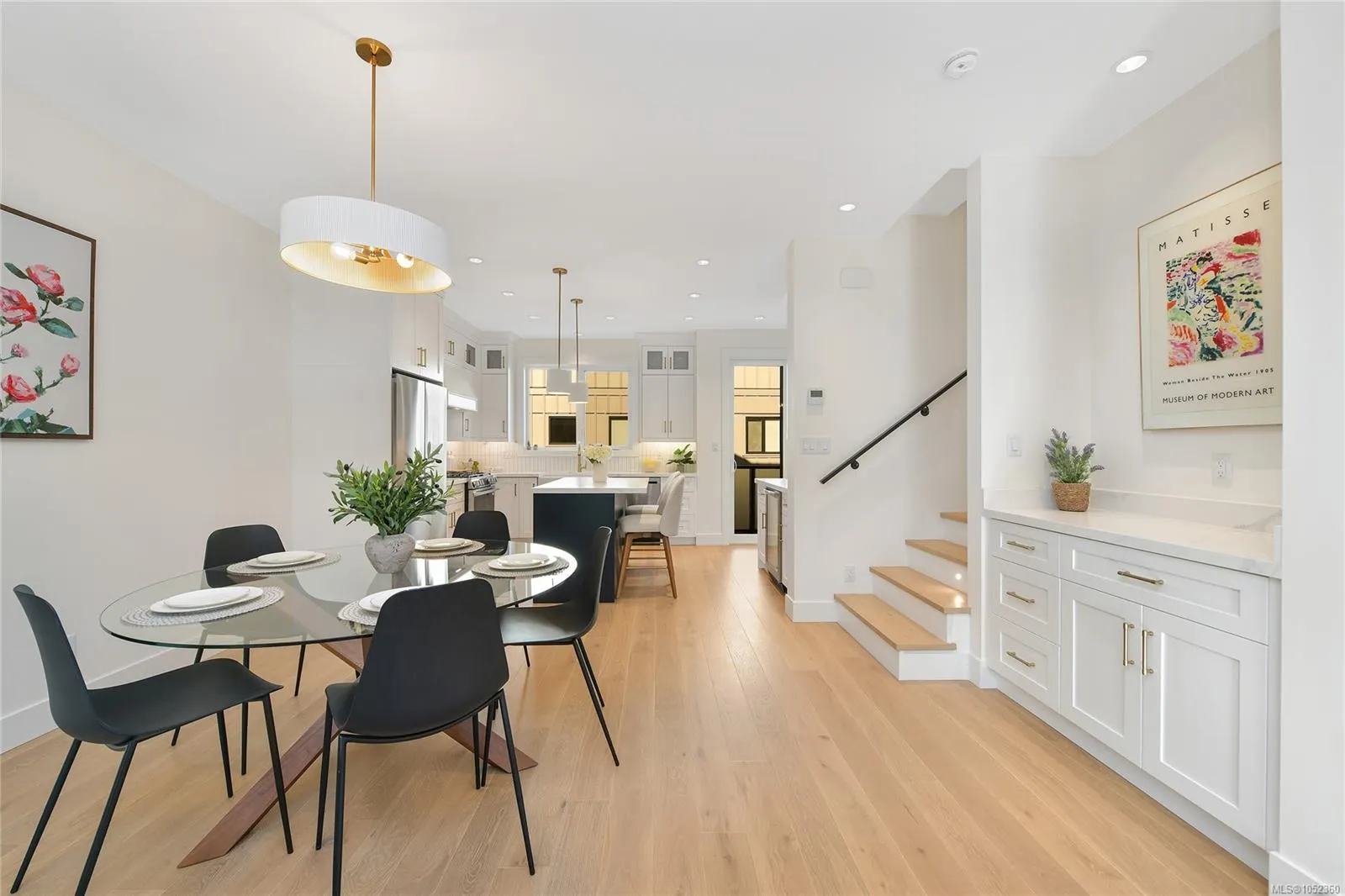 930 Falaise Cres