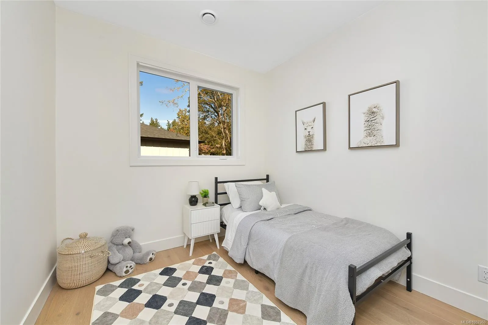930 Falaise Cres