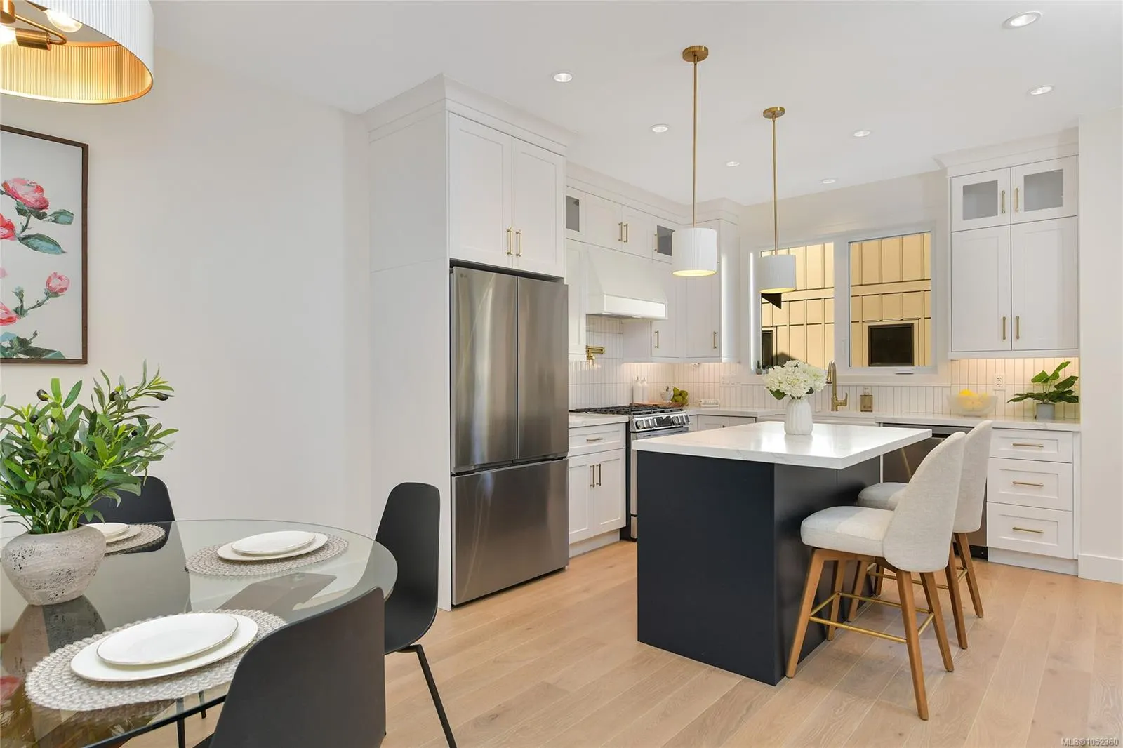 930 Falaise Cres