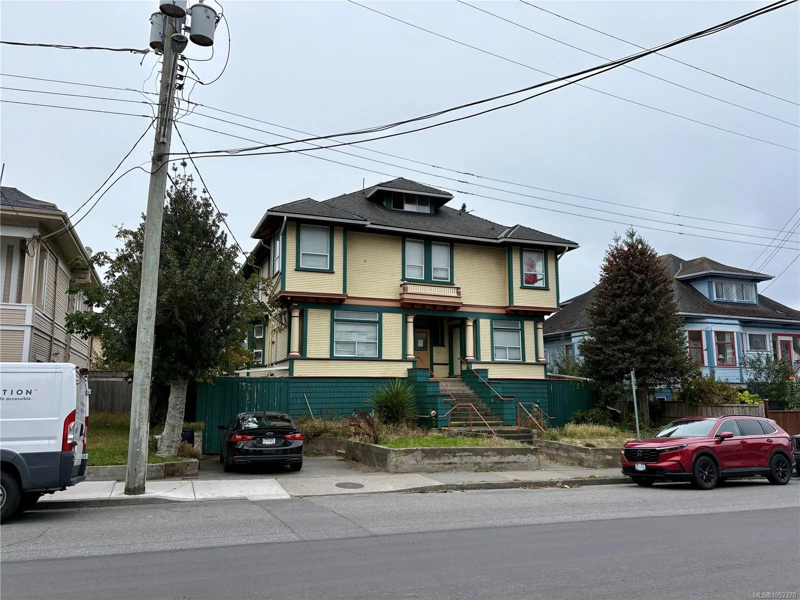 121 Menzies St