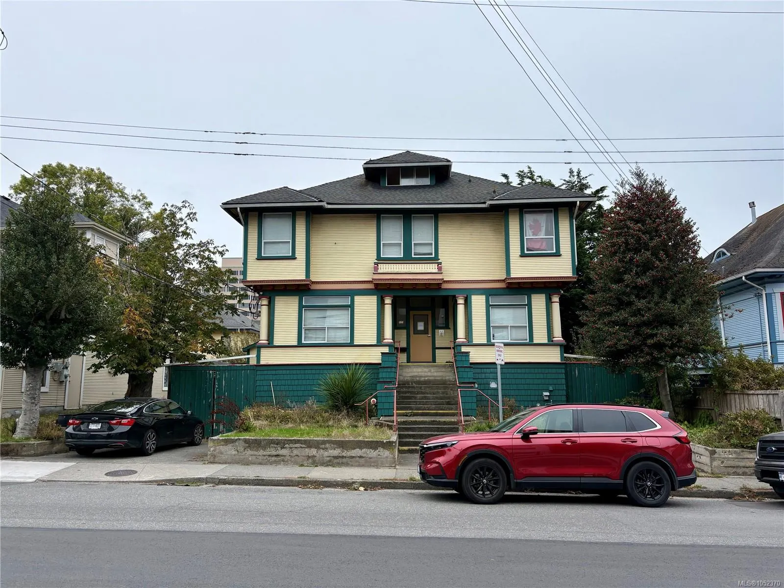 121 Menzies St