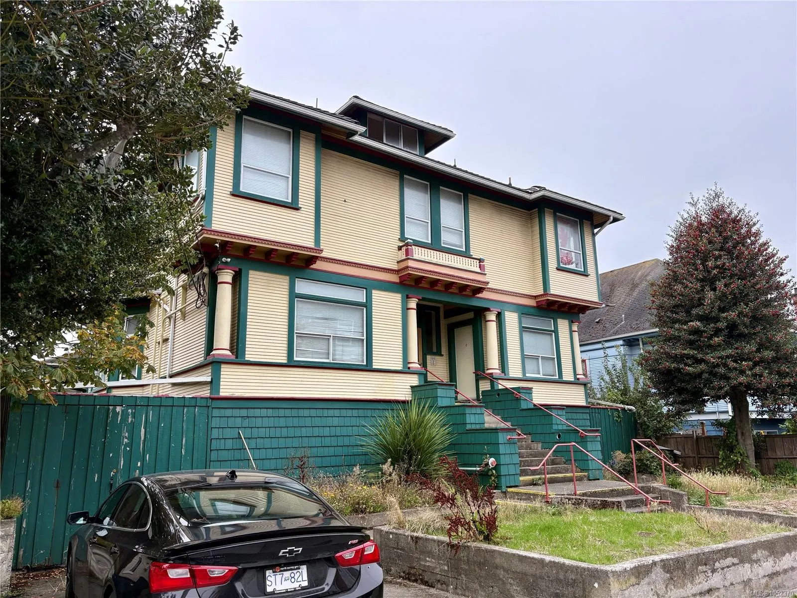 121 Menzies St