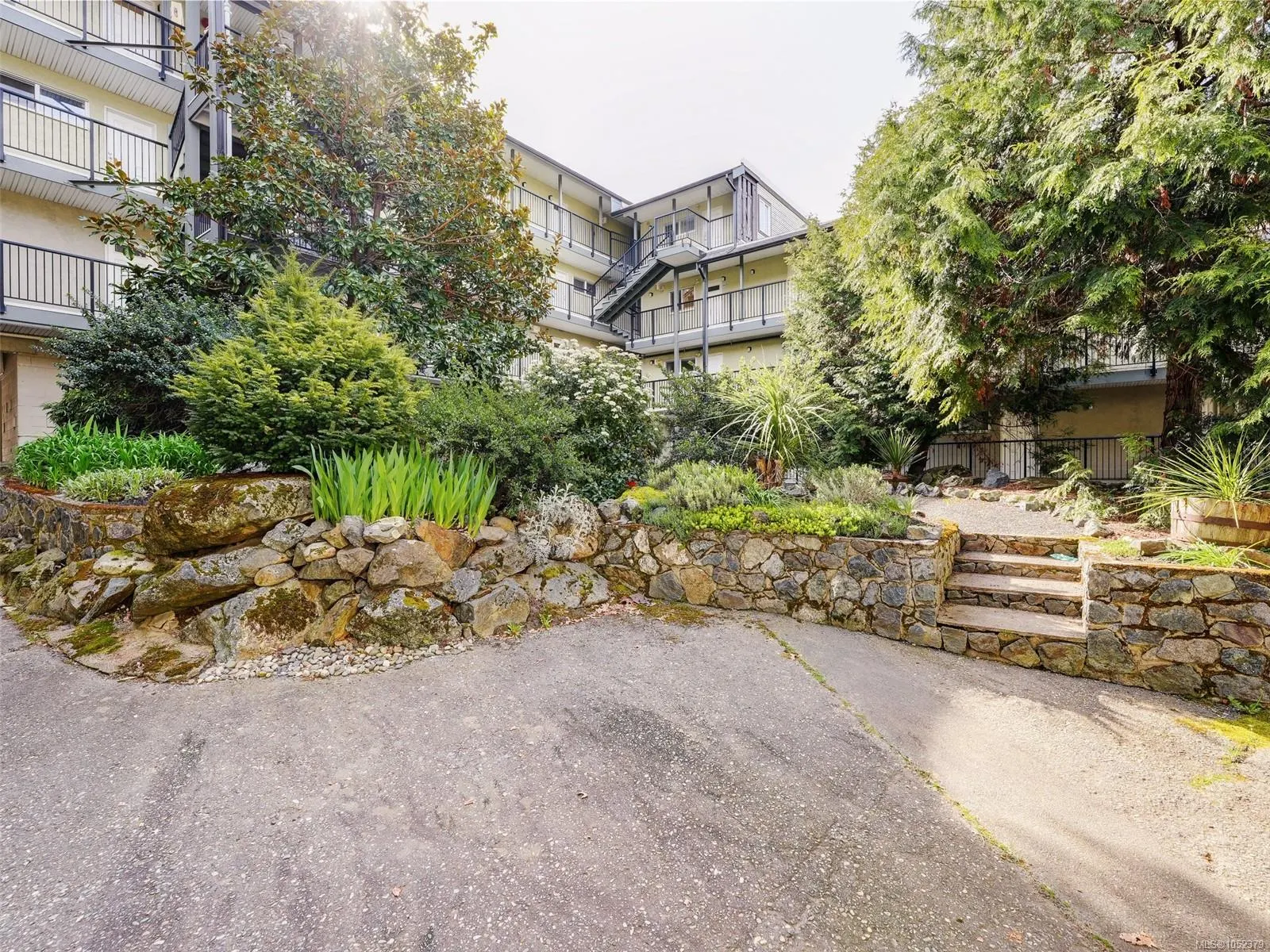 991 Cloverdale Ave