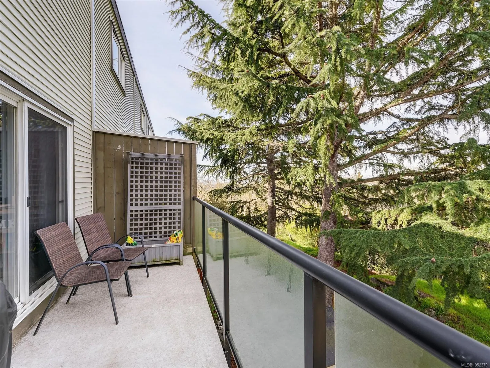 991 Cloverdale Ave