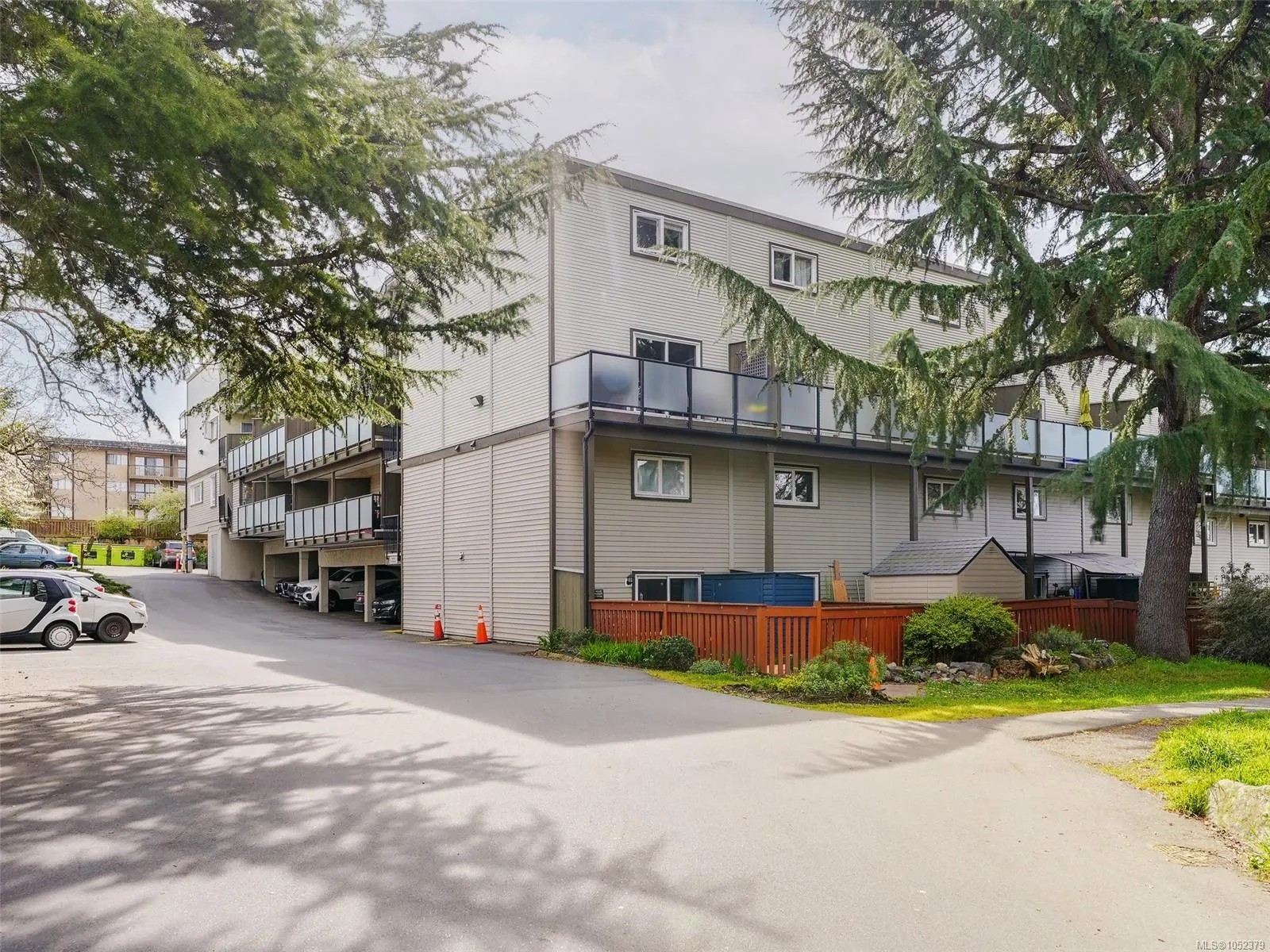 991 Cloverdale Ave