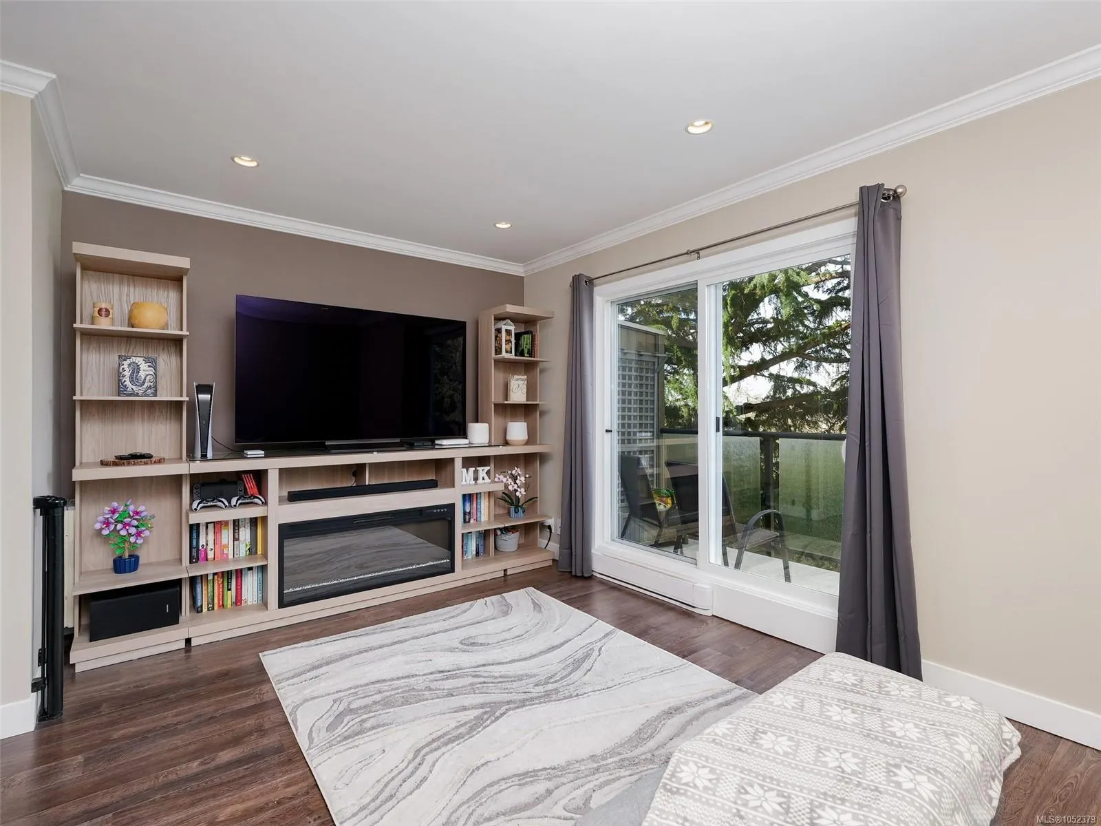 991 Cloverdale Ave