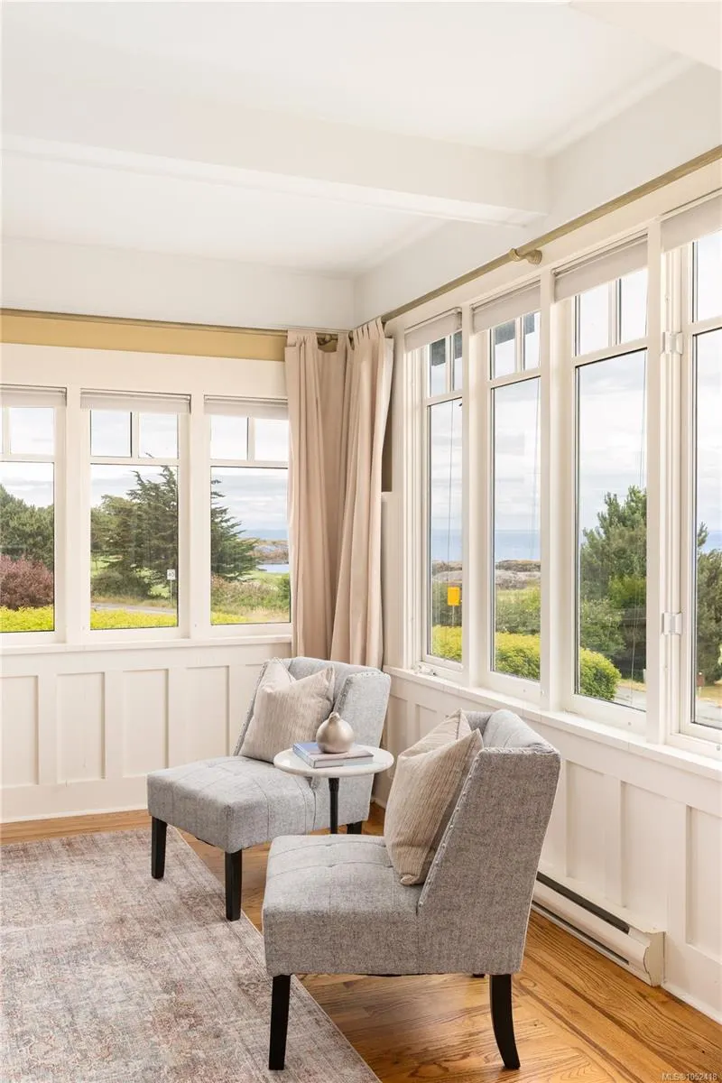 318 Newport Ave