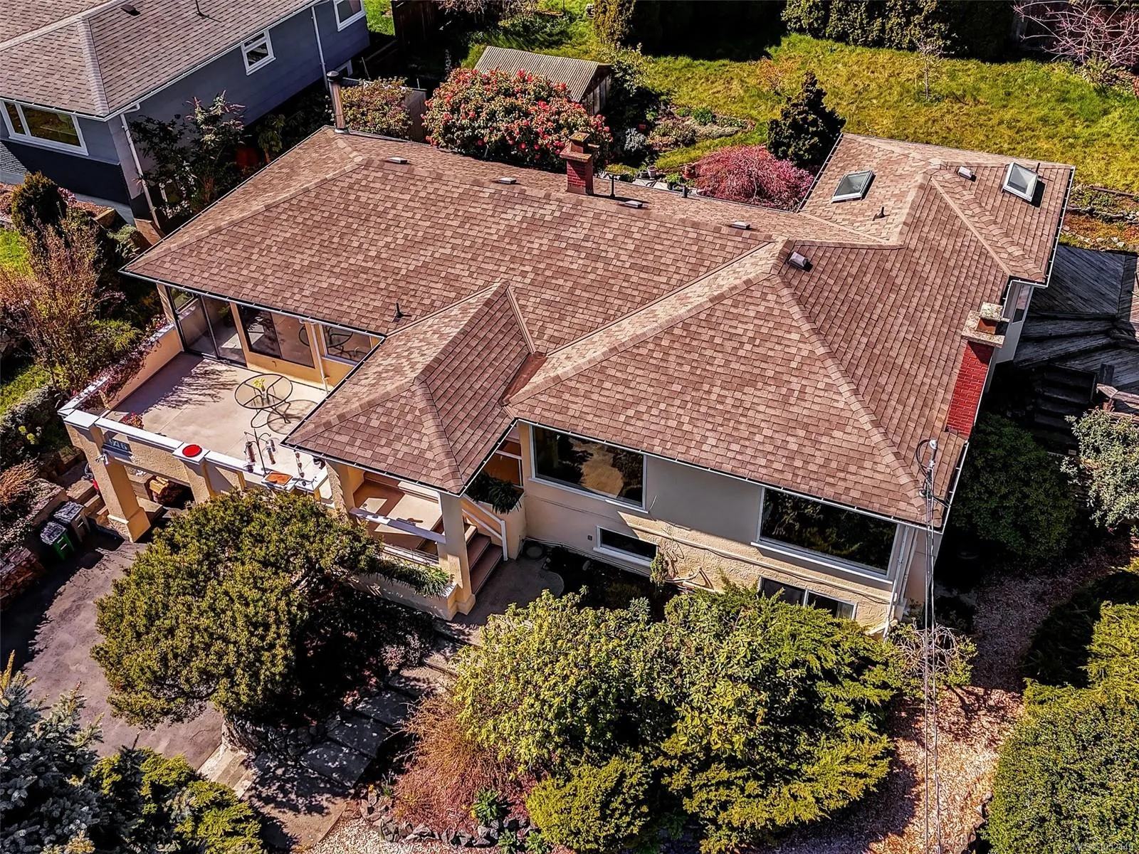 916 Claremont Ave