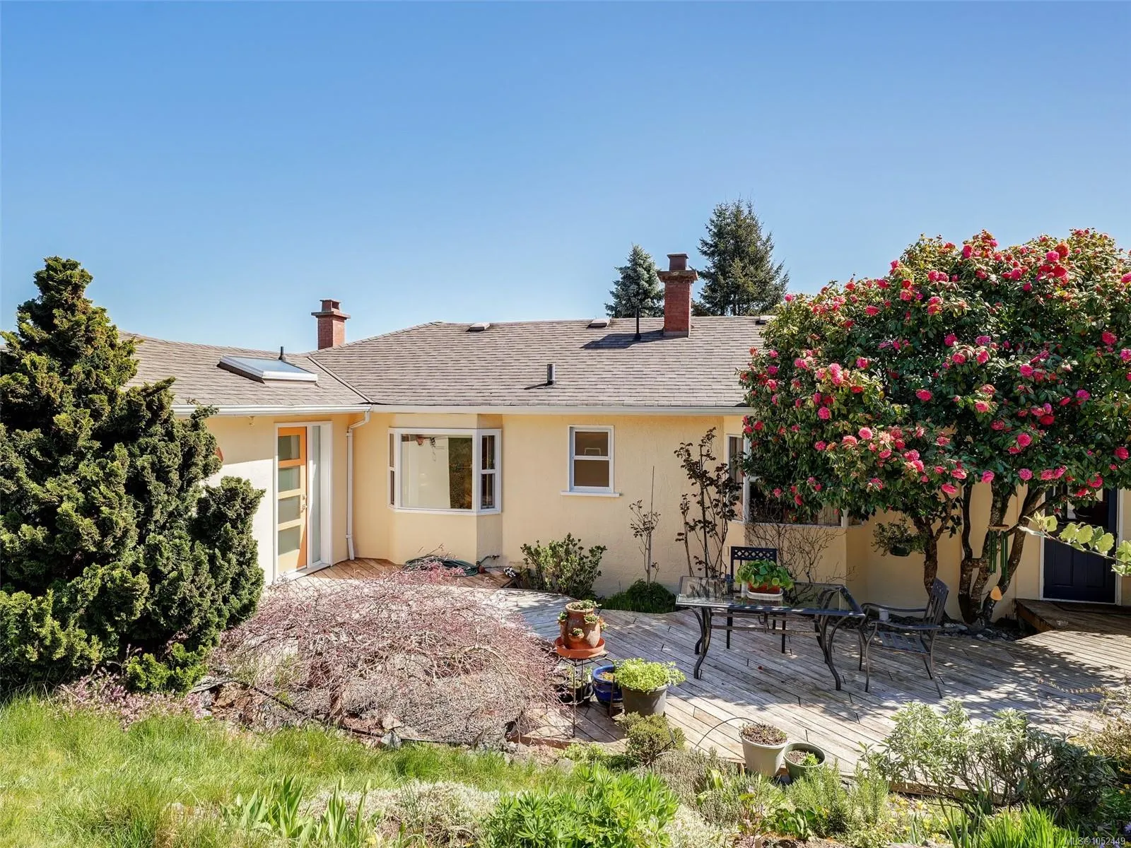 916 Claremont Ave