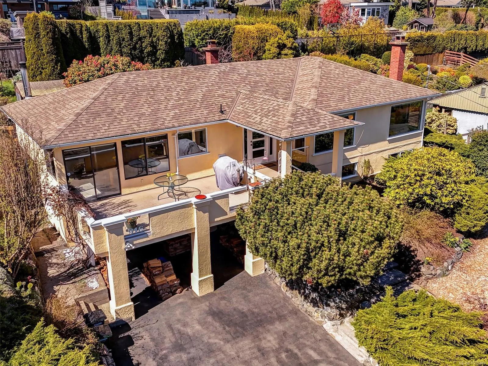 916 Claremont Ave