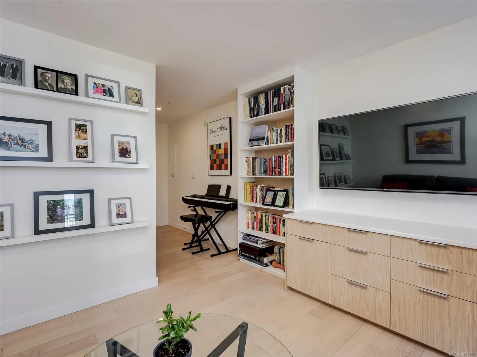 5118 Cordova Bay Rd