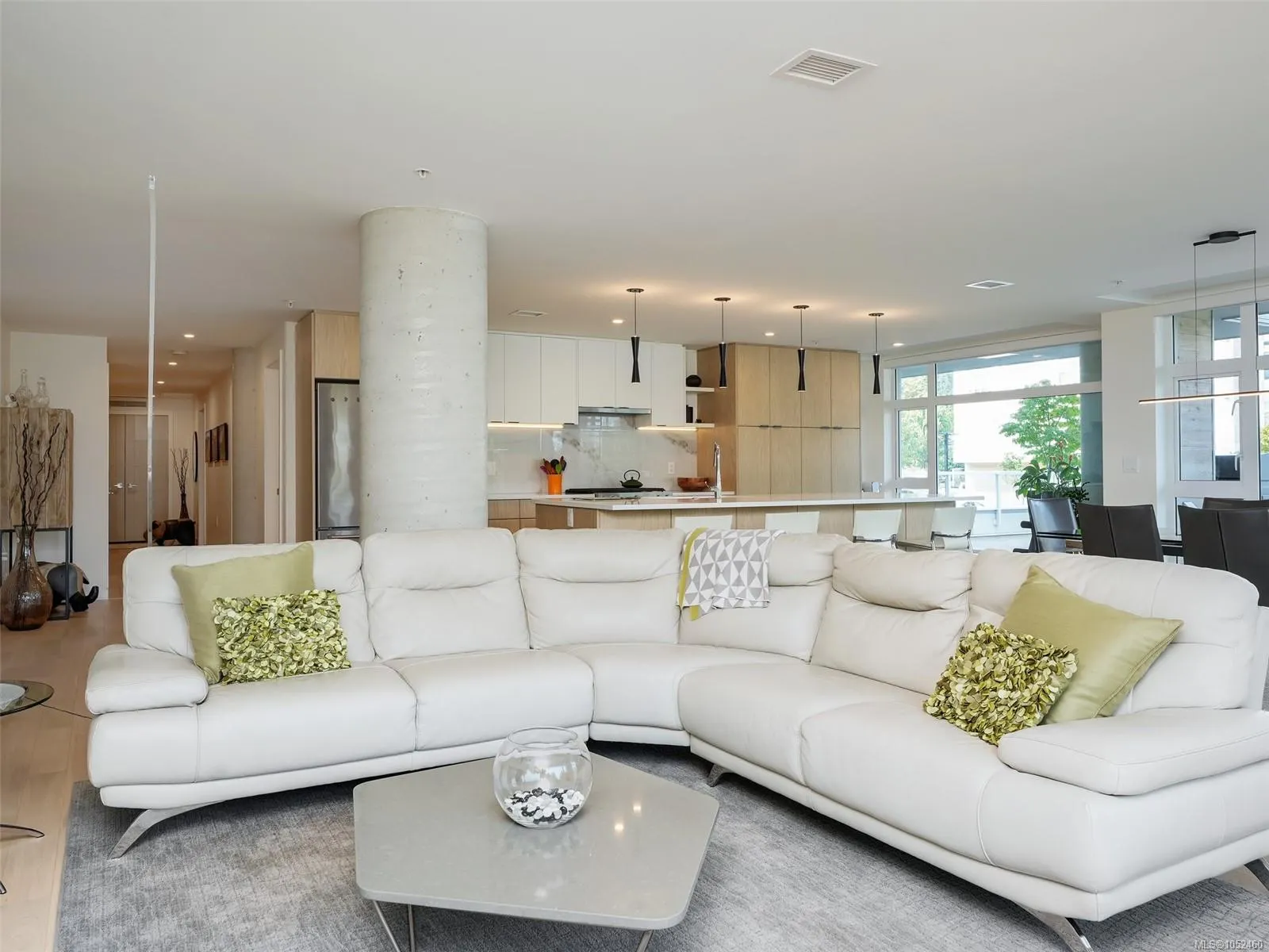 5118 Cordova Bay Rd